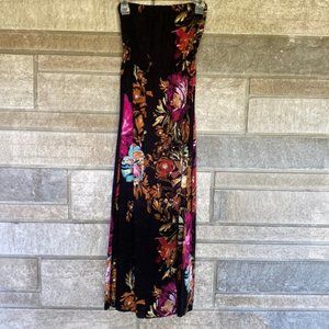 FREE with any purchase 🤩 Open shoulders dress. Floral. Beautiful.